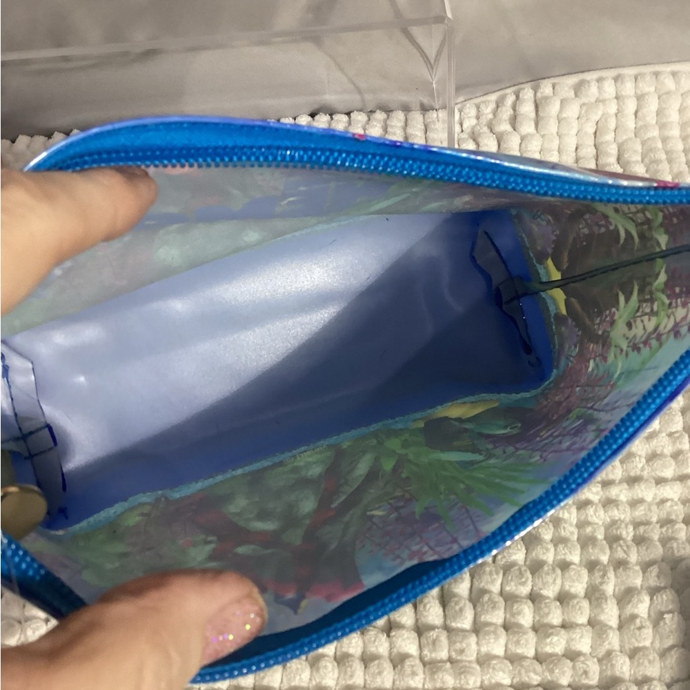 I Heart Revolution Disney Pixar Nemo Cosmetic Bag, Brush Set + 3pc Palettes NEW - Picture 12 of 14